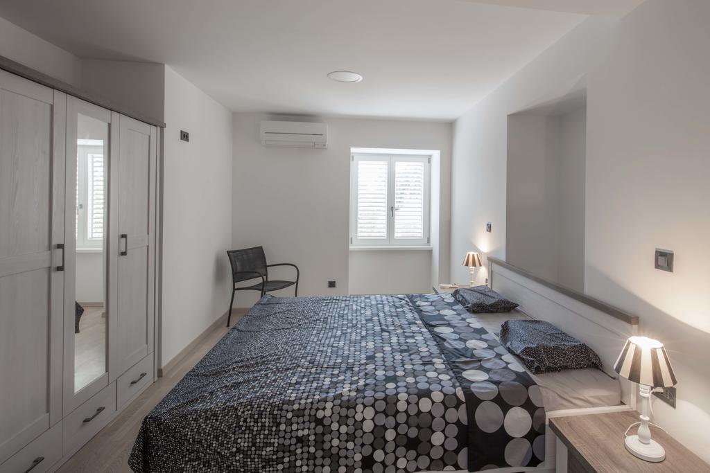 Apartments Villa Adrienne Mali Lošinj Εξωτερικό φωτογραφία