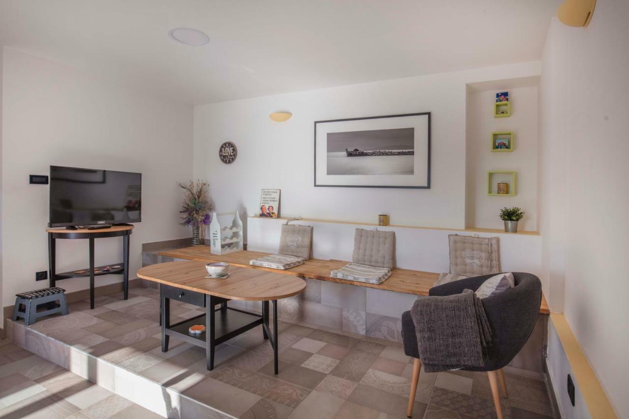 Apartments Villa Adrienne Mali Lošinj Εξωτερικό φωτογραφία